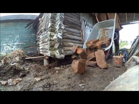 Видео: Ремонт сарая из небытия #3 // Деревенские будни, домкраты, топоры и др. // Влог
