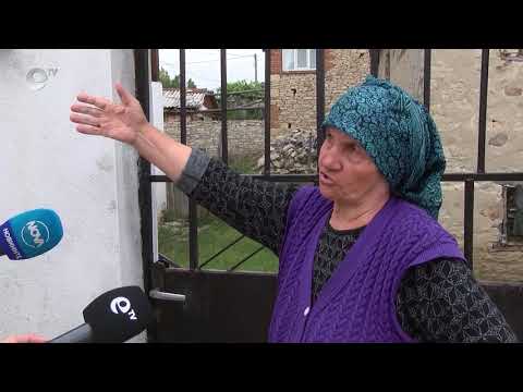 Видео: Училищен автобус се заби в къща в с. Козлец. Няма пострадали деца