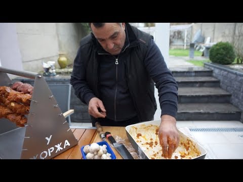 Видео: Традиционный сочный шашлык из свиной вырезки. Рецепт от Жоржа