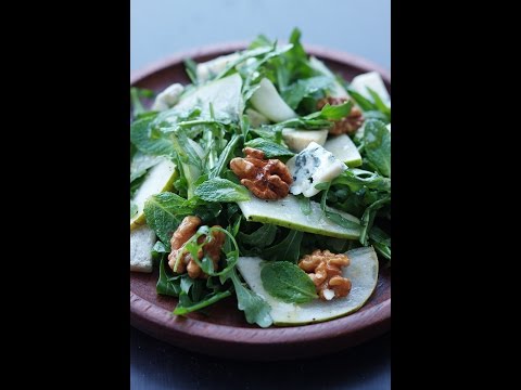 Видео: Юлия Высоцкая — Салат с грушами и сыром рокфор