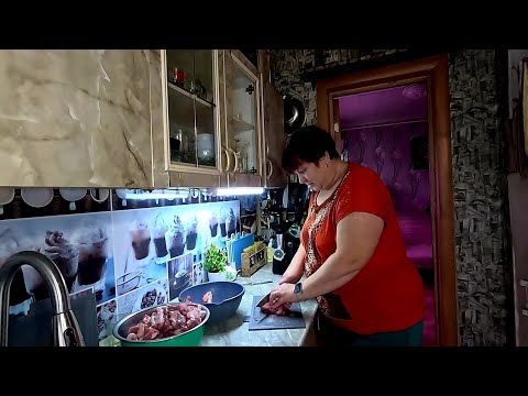 Видео: Под ногами шоркаются... Всё ни как у людей...