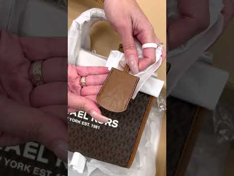 Видео: Распаковка сумки MICHAEL KORS Mirella Small Logo Crossbody bag