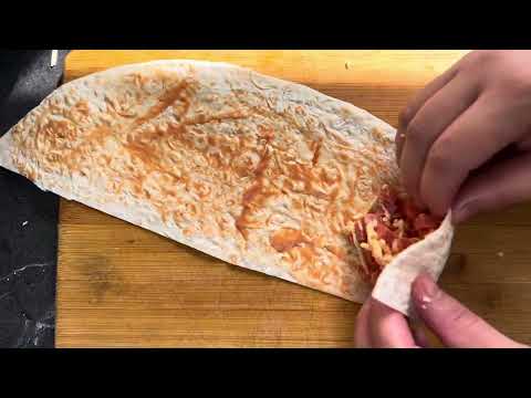 Видео: Лаваш с начинкой на сковороде — простой и вкусный завтрак за 10 минут!