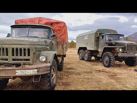 Видео: Пробиваемся на УРАЛЕ там где ЗИЛ 131 не проедет. Заброска лесников в тайгу в горы