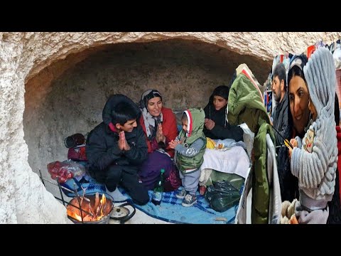 Видео: Глаза сияют от радости: покупка одежды для детей Марьям с помощью зрителей