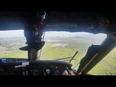 Видео: Визуальный заход Ан-12 в Толмачево ВПП 25