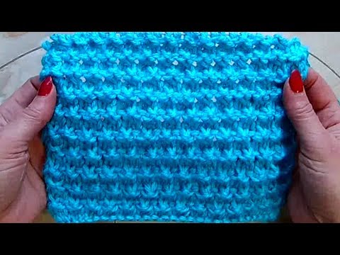 Видео: Плотный рельефный узор Вязание спицами Видеоурок 256