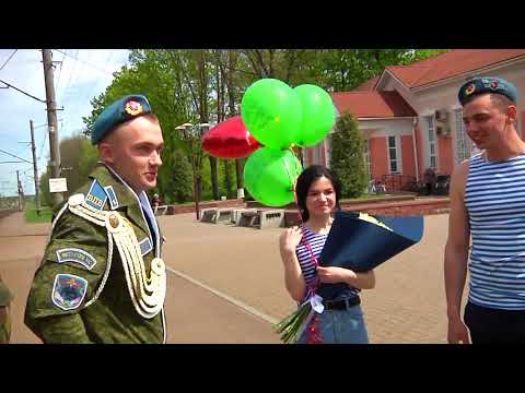 Видео: Встреча из армии. Очень трогательное видео! Возвращайтесь сыновья домой.