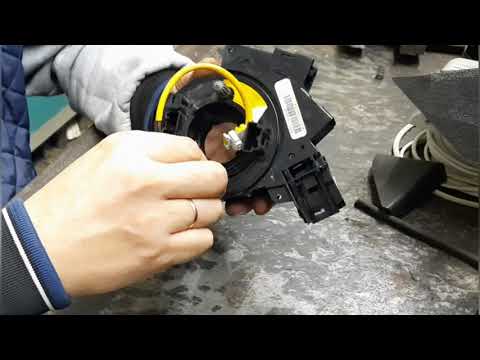 Видео: Форд Фокус 2. Не работает звуковой сигнал,на щитке приборов горит лампа подушки безопасности.