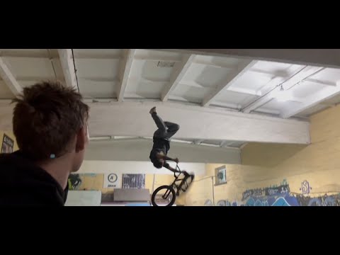 Видео: 1 ЧАС ДО КИНО В СКЕЙТ-ПАРКЕ\НАФИНГ НА ХИЛ\БЭКФЛИП В СКАТ\ФЛИП СУПЕРМЕН