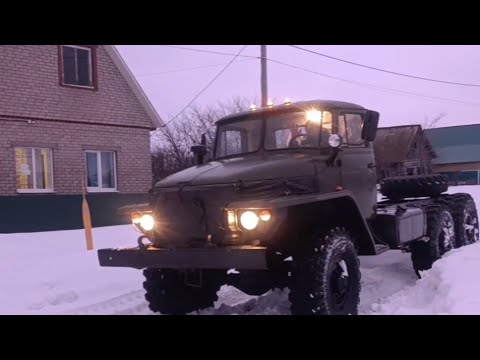 Видео: Урал 375, по бездорожью глубокому снегу больше 30 км, поломка