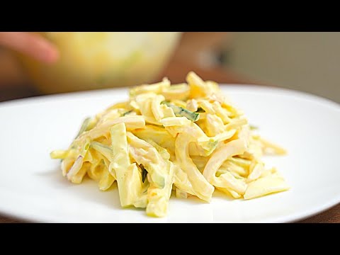 Видео: Все будут в восторге от этого салата! Самый вкусный салат с кальмарами