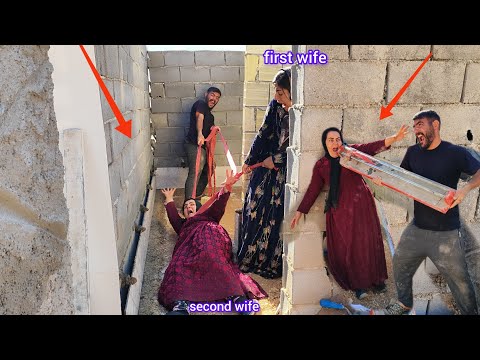 Видео: Жестокое нападение: вторая жена на первую жену и муж, уводящий мужа у первой жены