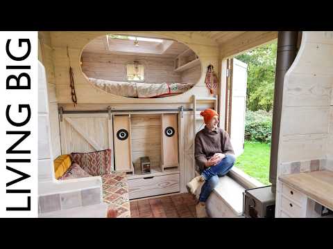 Видео: Устав от современного мира, он построил дом и жизнь, не похожие ни на какие другие