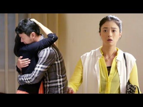 Видео: Жена искала мужа с беременным животом. Когда она увидела сцену в комнате, она упала в обморок!