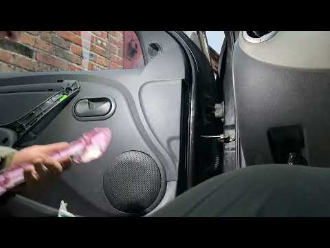 Видео: Как самому заменить ограничитель двери на Рено Логан /How to replace door limiter on Renault