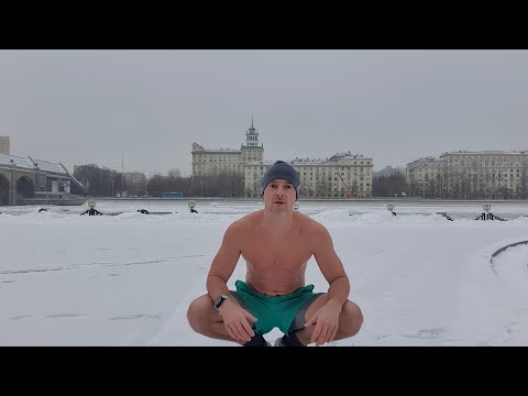 Видео: "Зимняя беговая экипировка, как выжить в холода🥶" Закал Бег Честный обзор 🥸 #закаливание #закалбег