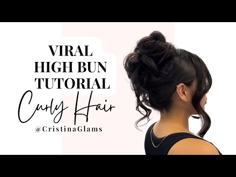 Видео: Вирусный урок по созданию высокого пучка на вьющихся волосах для свадеб и особых случаев