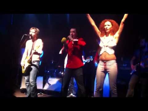 Видео: Ленинград - Человек в шапочке [клуб Космонавт 12.04.2011]