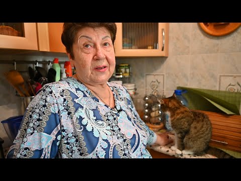 Видео: Мама (@Мамины рецепты) рассказывает о том, что любит её кошка Лиза! У Мамы в гостях