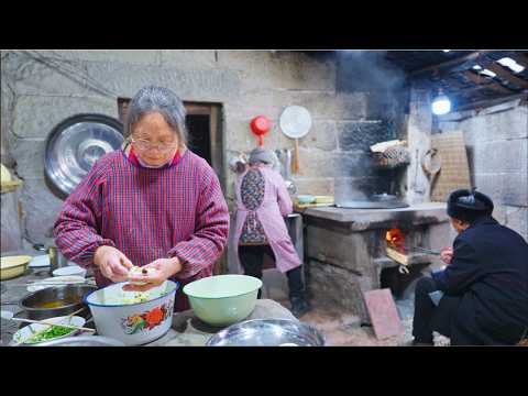 Видео: Первобытная китайская жизнь в забытой деревне, традиционная кухня в каменном доме