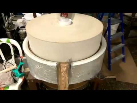 Видео: мельница жерновая Помол арахиса в пасту урбеч