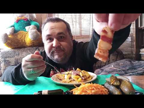 Видео: Обжор - жареный картофан с салом, огурчики и салат с кабачком