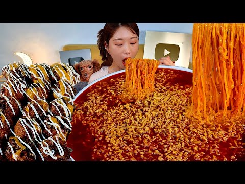 Видео: ASMR Really Spicy Ramen, Шарики из креветок, Тушеное мясо Buldak Ramen Тип MUKBANG | Поедание Шоу