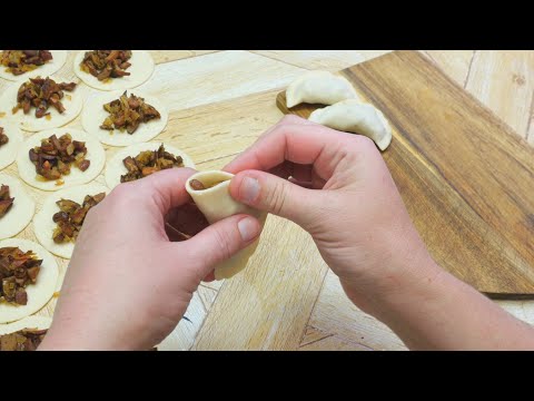 Видео: ВАРЕНИКИ с грибами. DUMPLINGS with forest mushrooms and fried onions with sour cream.