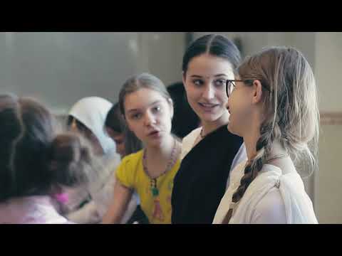 Видео: Tulasi-Aaratii (детский киртан)