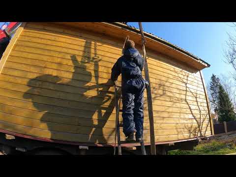 Видео: Переставляем самодельный домик на дачном участке.