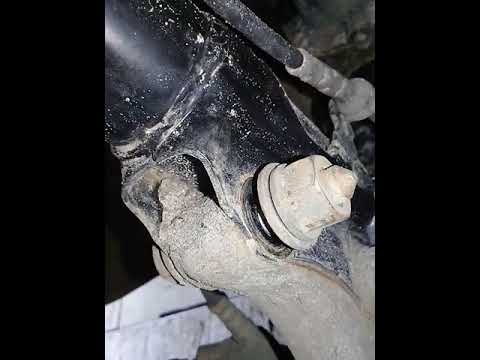 Видео: Замена передней стойки CHERY AMULET.