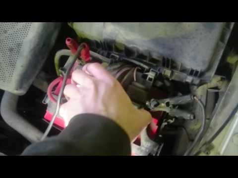 Видео: Диагностика Skoda Octavia, не заводится, поиск неисправности. Ремонт электрики, предохранители Шкода