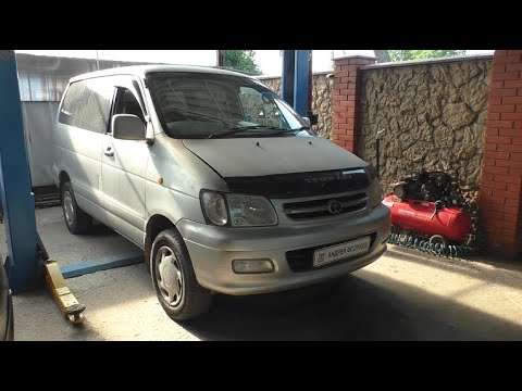 Видео: Замена радиатора охлаждения двигателя на Toyota Noah 3S FE Тойота Ноах 2000 года