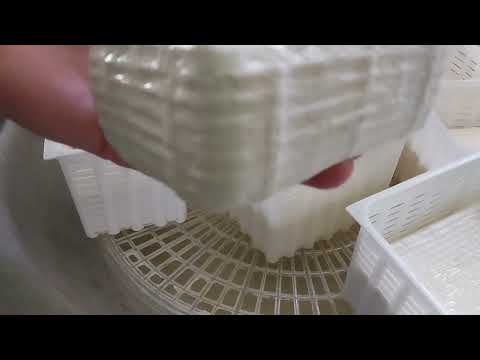 Видео: Приготування сиру по типу ФЕТА У ДОМАШНІХ УМОВАХ