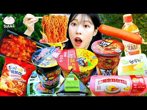 Видео: АСМР МУКБАНГ| Открытый круглосуточный магазин! Огненная лапша, острая сырная лапша, колбаса, кимбап.