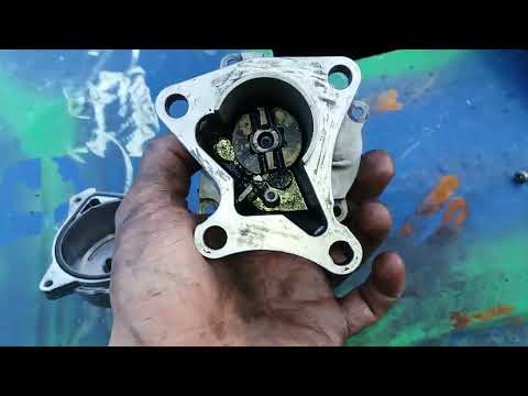 Видео: Renault 1.9 dci, dti. Как снять вакуумный насос и как проверить подачу масла.