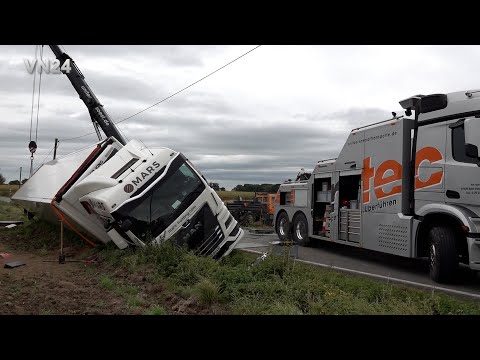 Видео: VN24 — Грузовик оказался в канаве в самый последний рабочий день водителя