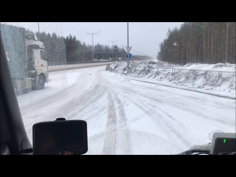 Видео: Ужасный гололёд на М-11, Питер - Москва , Размолотилось четыре фуры (