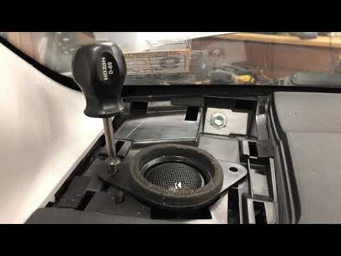 Видео: Снятие штатных динамиков и головного устройства Subaru Forester 2014–2018 + сброс настроек пассаж...
