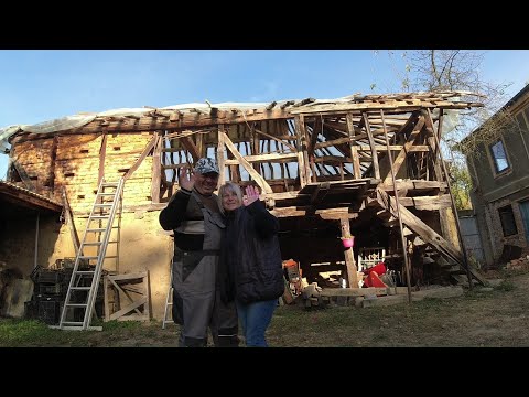 Видео: ЖИВОТ НА СЕЛО: РЕСТАВРИРАНЕ НА СТАРА ПЛЕВНЯ  / Почистихме плевнята / LINE D5