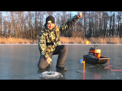 Видео: В ШОКЕ ОТ ТАКОГО КЛЕВА. ЛЕСНОЕ ОЗЕРО КИШИТ ЩУКАМИ. Щедрый первый лед. Рыбалка на жерлицы и балансир