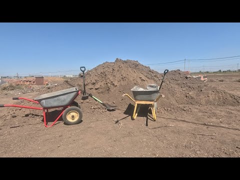 Видео: Такого ещё не было . Перевезли тачками 80 кубов грунта за 7 дней.