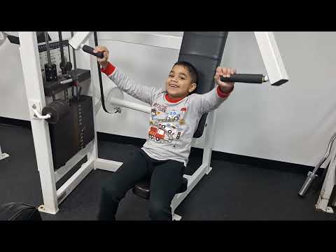 Видео: Остаться Невозможно Уйти. В его 7 лет и мои 77 запятые в разных местах.  3 часа спорта не устал!