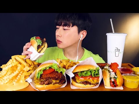 Видео: SUB) Популярные гамбургеры в Корее, хот-доги и жареный картофель фри MUKBANG🍔🍟