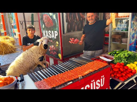 Видео: Я никогда раньше такого не видел! - Этот мальчик борется с овцами! - Король уличной еды