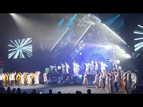 Видео: Праздничный концерт ко Дню народного единства. Новосибирск. Локомотив-Арена. 04.11.2025