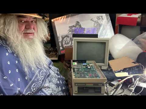 Видео: Commodore Vic-20 — Уборка — Осмотр нескольких печальных Vic-20. Блок питания 6560 — Эпизод 3449