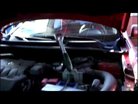 Видео: Замена втулок переднего стабилизатора Nissan Qashqai 2,0 Ниссан Кашкай 2012 года