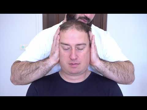 Видео: Правка шейного отдела позвоночника. Остеопатия.